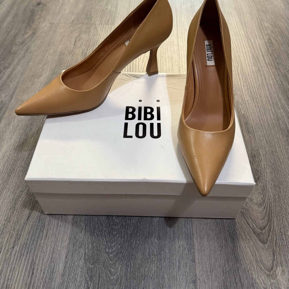 Bibi Lou Leather Honey Beige Pointed Toe High Heel Pumps SZ 39 Brand New In Box - Picture 3 of 6